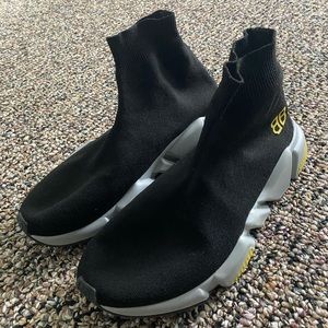 Balenciaga shoes size 7, short time use with out box! The perfect gift!